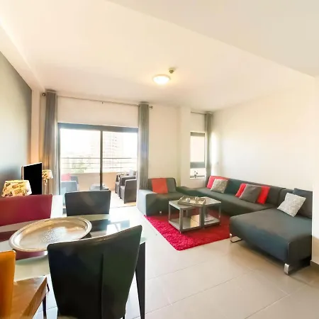 Modern In With Swimming Pool * 波尔蒂芒