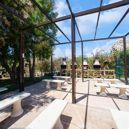 公寓 Modern In With Swimming Pool