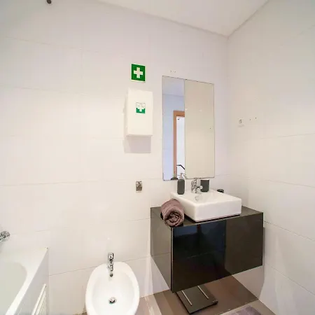 Modern In With Swimming Pool Портіман